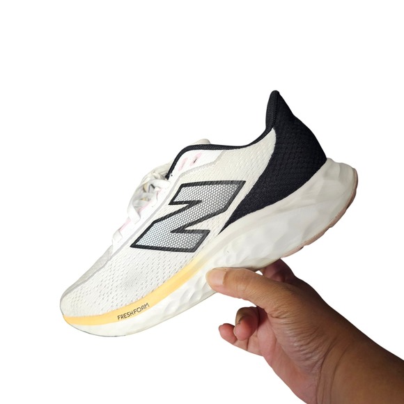 New‎ Balance Women's Fresh Foam Arishi v4 White/Peach Blossom Sneakers Size 9.5 - Picture 11 of 12